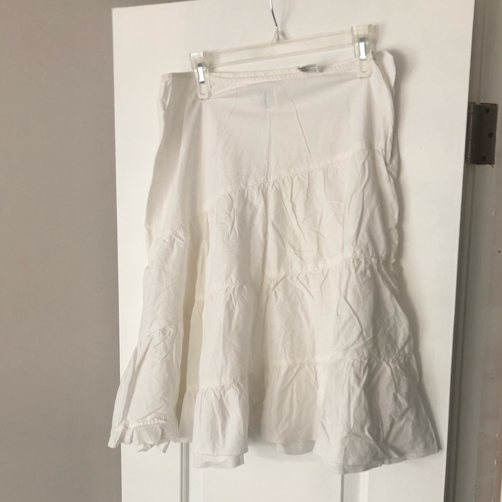H & M white midi ruffle skirt